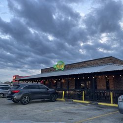 Frilly's Seafood Bayou Kitchen - Entering the Frilley's parking lot.