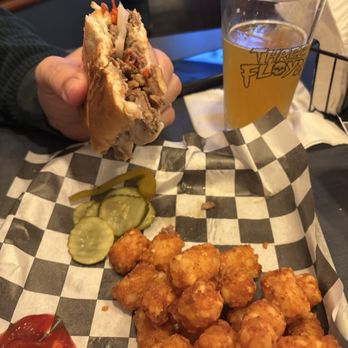 Modern Cafe - Cheesesteak and tots - Sports Bars Near Me - Pittsburgh, Pennsylvania Modern Cafe - Cheesesteak and tots - Sports Bars Near Me - Pittsburgh, Pennsylvania