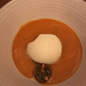 La Veranda - Tomato soup, mozzarella espuma, basil pesto with pine nuts - Modern European Near Me - Praha 1, Puerto Rico