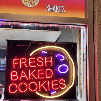 Midnight Cookies and Cream - Desserts Near Me - Miami, Florida Midnight Cookies and Cream - Desserts Near Me - Miami, Florida