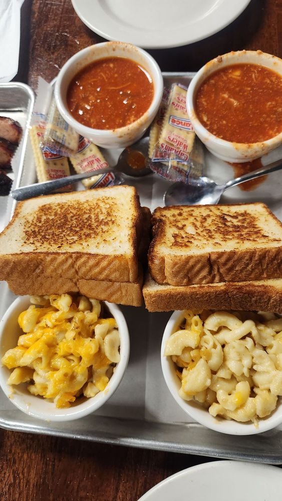 Food from Fallin's Barbeque