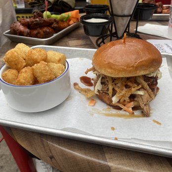 Broken Barrel Bar - Sports Bars Near Me - Chicago, Illinois