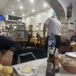 O Prado - Charging Bread, cheese and water without explaining , server in the background was rude