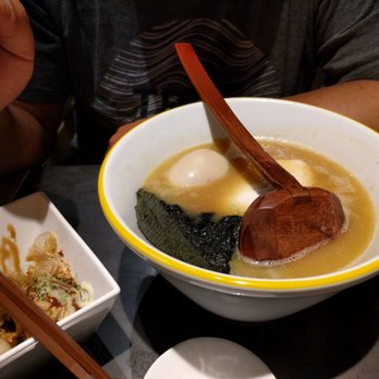 KINTON RAMEN YONGE & EGLINTON - Chicken ramen - Ramen Near Me - Toronto, Ontario KINTON RAMEN YONGE & EGLINTON - Chicken ramen - Ramen Near Me - Toronto, Ontario