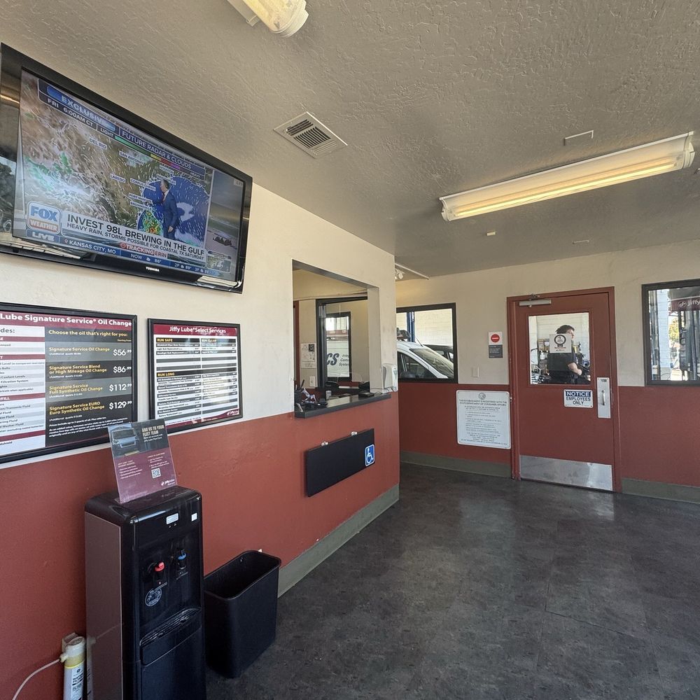 Jiffy Lube - Inside - Oil Change Stations Near Me - Santa Clara, California Jiffy Lube - Inside - Oil Change Stations Near Me - Santa Clara, California