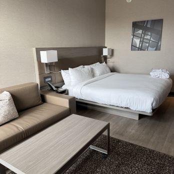 AC Hotel Raleigh Downtown - Spacious king room - Hotels Near Me - Raleigh, North Carolina AC Hotel Raleigh Downtown - Spacious king room - Hotels Near Me - Raleigh, North Carolina