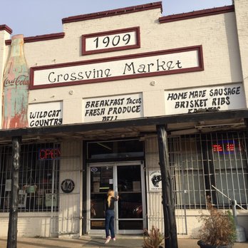 Crossvine Market - Grocery Near Me - Waelder, Texas