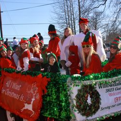 Willowdaile Family Dentistry - Bahama Christmas parade! They give the candy, we give toothbrushes! I love our Willowdaile team!