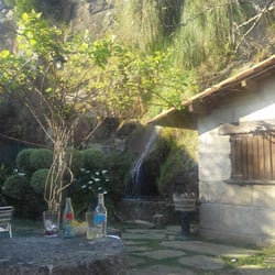 Azzaro - Cascada en el patio