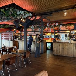 Hannekes Boom - Indoor eating area and bar