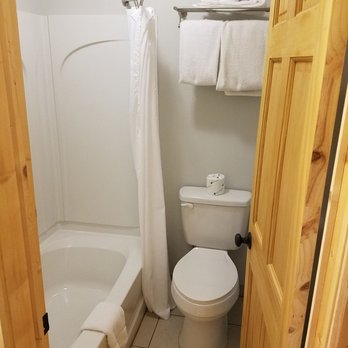 Wapiti Lodge - Bathroom - Hotels Near Me - Cody, Wyoming Wapiti Lodge - Bathroom - Hotels Near Me - Cody, Wyoming