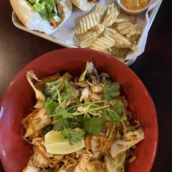 Vegan Sun - Fried ramen with tofu and BBQ beef bahn mi - Vietnamese Near Me - Provo, Utah