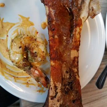 Los Curricanes - What day heck is this, ah grilled bone marrow with shrimp, lol - Seafood Near Me - Tampico, TAM