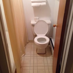 Gator's Travelyn Motel - Clean bathrooms