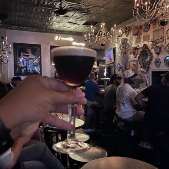 Brando's - Lincoln Park - Cheers to Happy Hour Martini - Karaoke Near Me - Chicago, Illinois