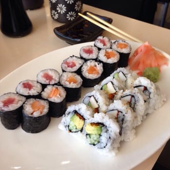 California Roll - Makimono Set (California, salmon, tuna) - Sushi Bars Near Me - Toronto, Ontario
