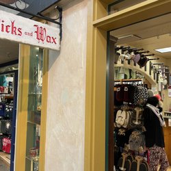 Wicks & Wax - Entrance