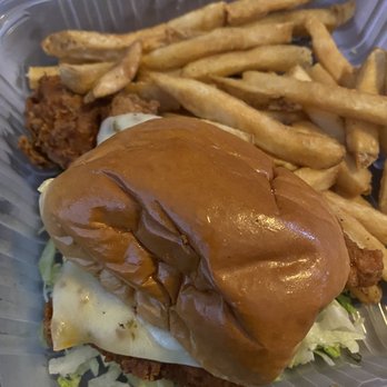 Chili's - Buffalo chicken sandwich - American Near Me - Elk Grove, California Chili's - Buffalo chicken sandwich - American Near Me - Elk Grove, California