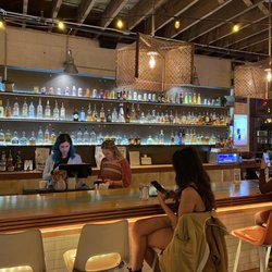 SouthBound - Pic of the bar and the manager Savannah