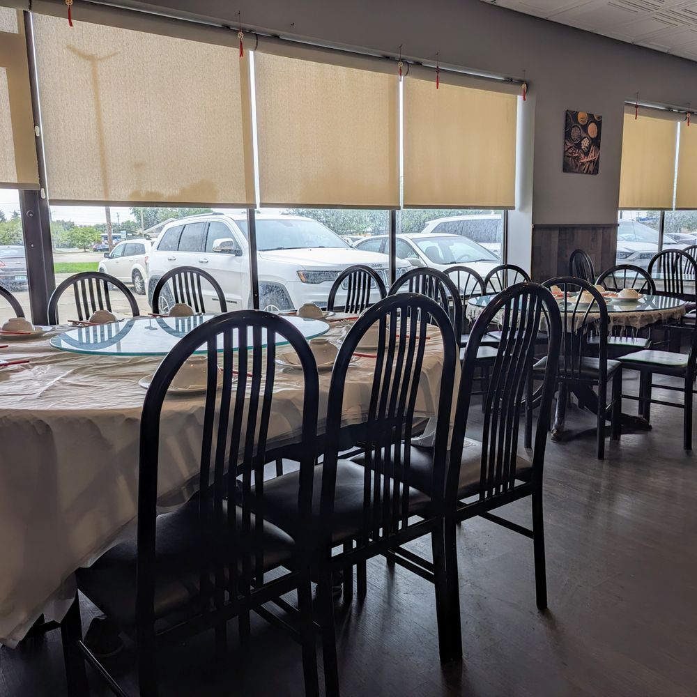 Trizest Restaurant - The dining room soon filled with the weekend lunch rush. - Chinese Near Me - Sterling Heights, Michigan Trizest Restaurant - The dining room soon filled with the weekend lunch rush. - Chinese Near Me - Sterling Heights, Michigan
