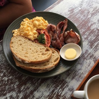 Cafe Le Monde - Organic eggs and bacon - Coffee & Tea Near Me - Noosa Heads, QLD