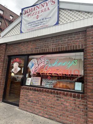 Johnny's Pizzeria by null