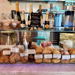 Jeannine's American Bakery Restaurant - Wonderful pastry selection