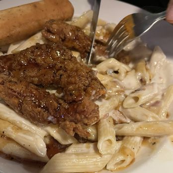 Applebee's Grill + Bar - Four-Cheese Mac & Cheese with Honey Pepper Chicken Tenders - American Near Me - Roswell, New Mexico