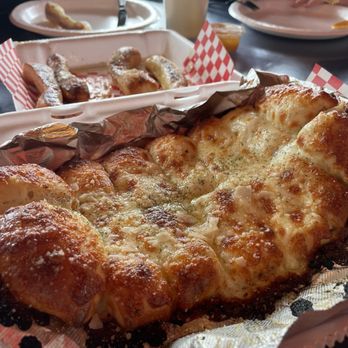 1000° Wood Fired Pizza - Cheesy bread - Pizza Near Me - Mt. Summit, Indiana