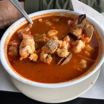 Splash Baja - Seafood Soup - Chock full of lobster, crab Claws, Shrimp, Clams and Fish - Mexican Near Me - Primo Tapia, BCN