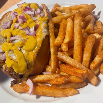 Studio Diner - Morggy Dog - American Near Me - San Diego, California
