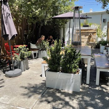 SIGNAL Coffee Roasters - Outdoor patio at Signal Coffee Roasters in Alameda. - Coffee & Tea Near Me - Alameda, California SIGNAL Coffee Roasters - Outdoor patio at Signal Coffee Roasters in Alameda. - Coffee & Tea Near Me - Alameda, California