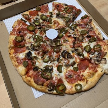 Giovanni's - Pepporoni mushroom jalapeno pizza - 5/5 super yum - Pizza Near Me - Mammoth Lakes, California