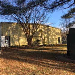 Harris Truck & Auto Body Shop - Building face