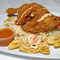 Sabor latino - POLLO CON TAJADAS/FRIED CHICKEN WITH PLANTAINS Served with cabbage salad and tomato sauce.