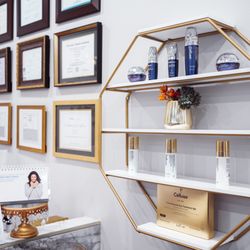 Deluxe Med Spa & Wellness - front desk view