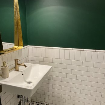 Sopra Sotto Pizzeria - bathroom - Pizza Near Me - Burnaby, British Columbia Sopra Sotto Pizzeria - bathroom - Pizza Near Me - Burnaby, British Columbia