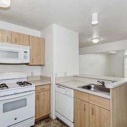 Stoney Pointe Apartment Homes - Kitchen