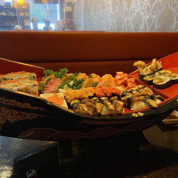 E sushi 2 - Boat of sushi and sashimi - Sushi Bars Near Me - Brooklyn, New York