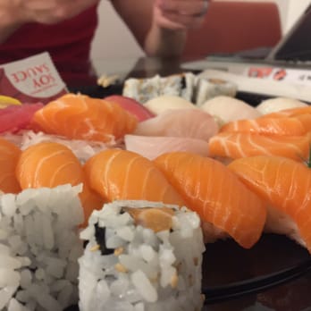 VIPS Sushi - Small combination platter 22.99$. (Free delivery) - Japanese Near Me - Toronto, Ontario