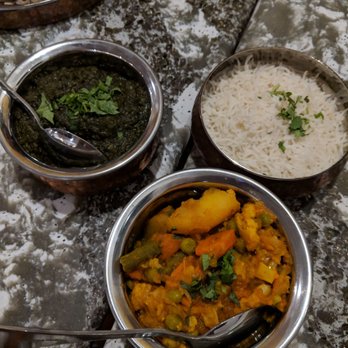 Curryosity - Spinach and veggie curries - Indian Near Me - San Diego, California