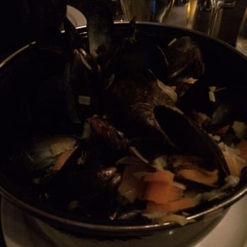 Comme chez soi - Moules au vin blanc. - French Near Me - Magog, Quebec Comme chez soi - Moules au vin blanc. - French Near Me - Magog, Quebec