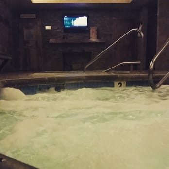 Banya - Relaxing in the hot tub, about to go to the Hot room! - Saunas Near Me - Everett, Washington
