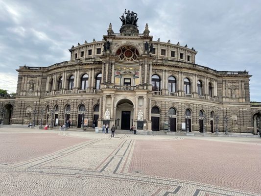 Semperoper Dresden by null
