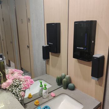 Haidilao Hotpot Flushing - Bathroom - kid's sink. Automated mouthwash dispenser. - Hot Pot Near Me - Flushing, New York Haidilao Hotpot Flushing - Bathroom - kid's sink. Automated mouthwash dispenser. - Hot Pot Near Me - Flushing, New York