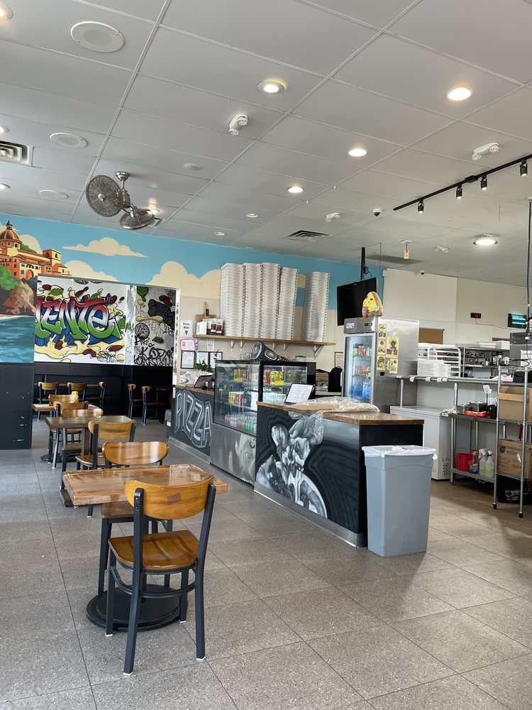 Solamente Pizza - Photo 2