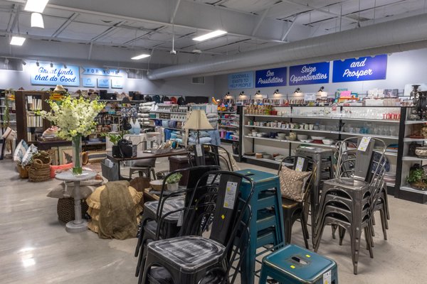 GOODWILL - WENDOVER RD - 12 Photos - 921 N Wendover Rd, Charlotte