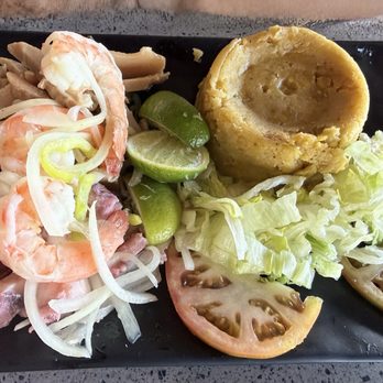 Mi Casita Seafood - Mofongo and mixed seafood salad - Puerto Rican Near Me - Loíza, Puerto Rico