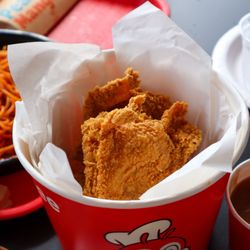 Jollibee - 6 Pc Chickenjoy Bucket @tiffhuangry
