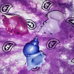 Lollypalooza - Locally tie dyed bandannas and beautiful shell pendants from Lizzard glass ! #supportglassart #glassforsale #glassart #summerwear